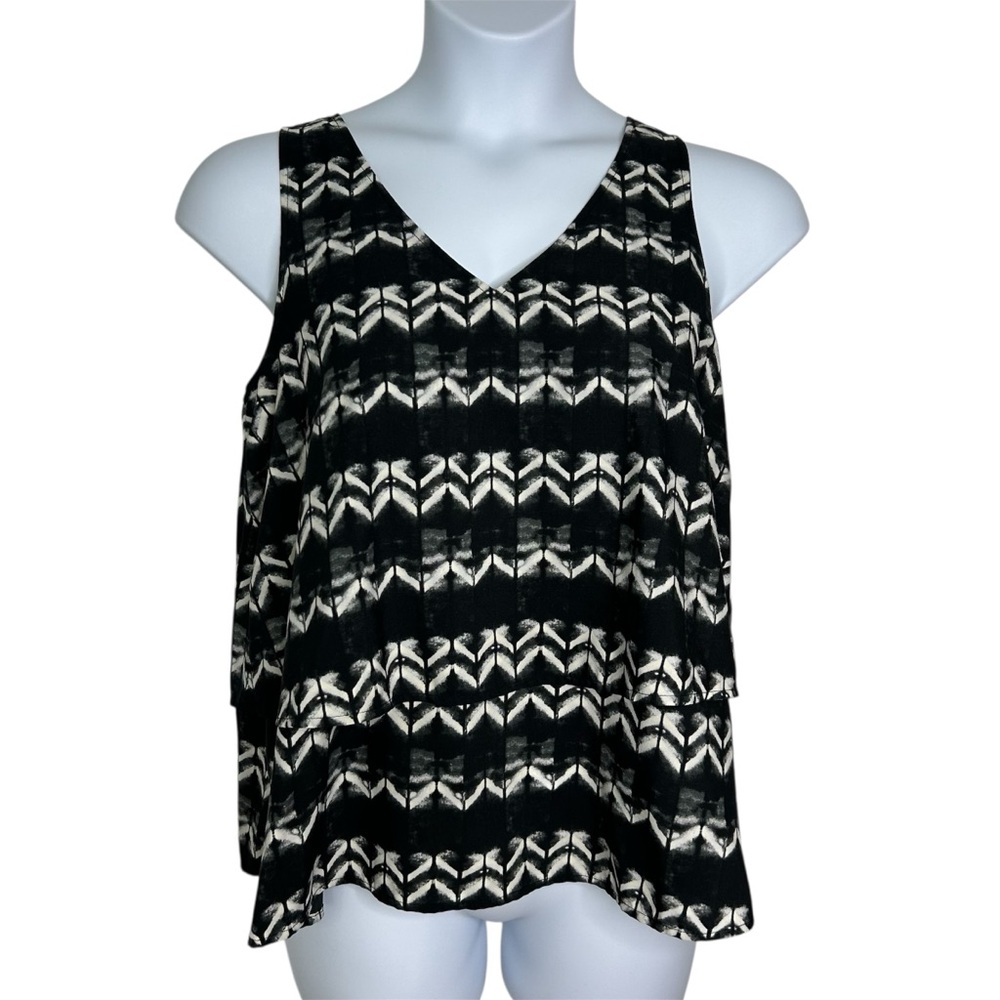 Black and White Women's Size Large Sleeveless layered Top Blouse abstract stripe